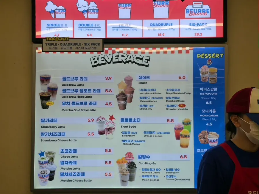 Sign for cup bingsu and other café menu items