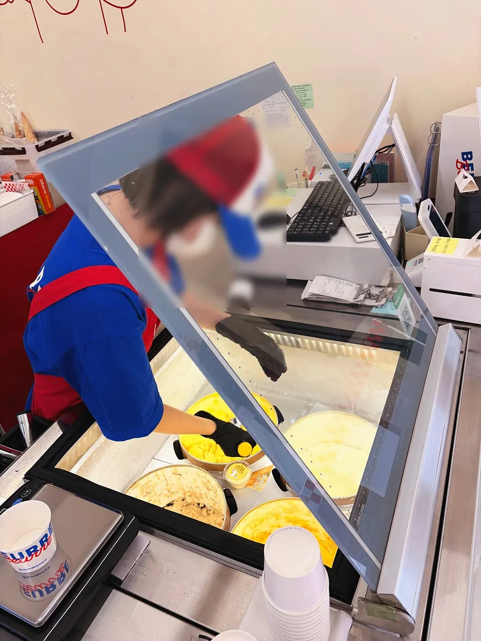 Ice cream cup and packaging at Beurre Beurre Konkuk Rodeo Branch