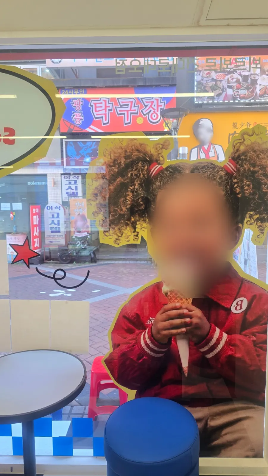 알록달록한 색감의 뵈르뵈르 매장 인테리어