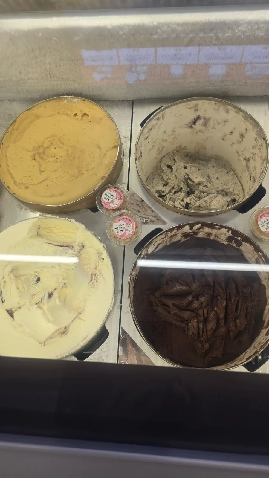 여러 가지 맛을 고를 수 있는 아이스크림