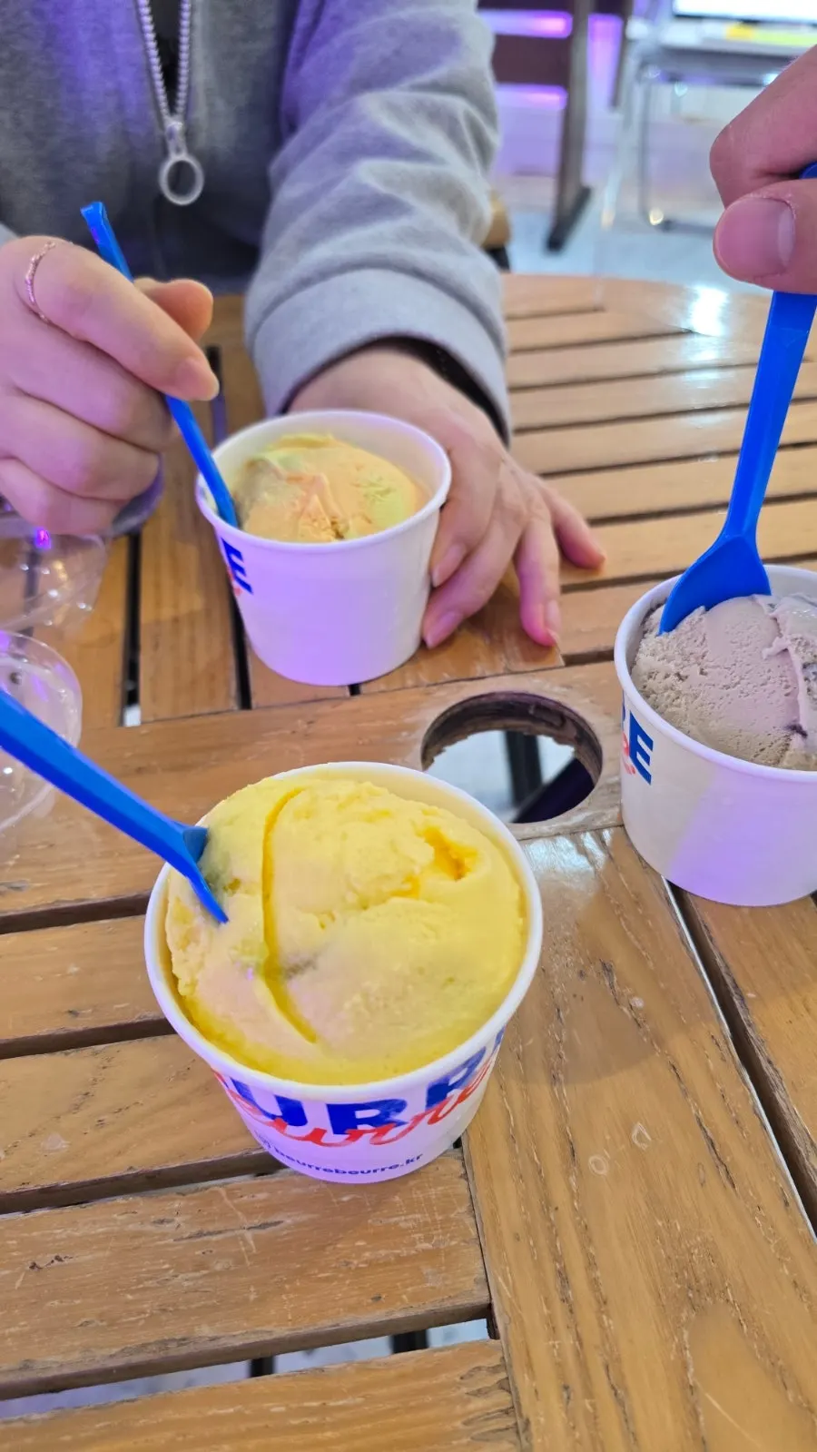 두리안 맛 아이스크림 한 스쿱