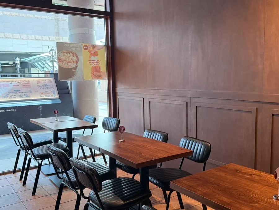 Entrance to the Base Burger store on the 2nd floor of Avenue France Gwanggyo