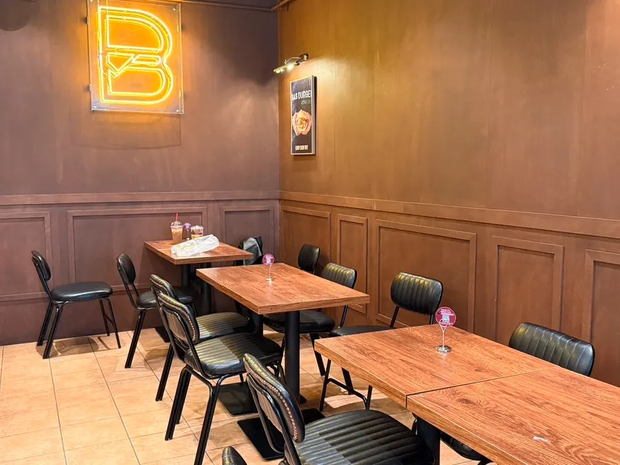 Interior seating at Base Burger Gwanggyo branch