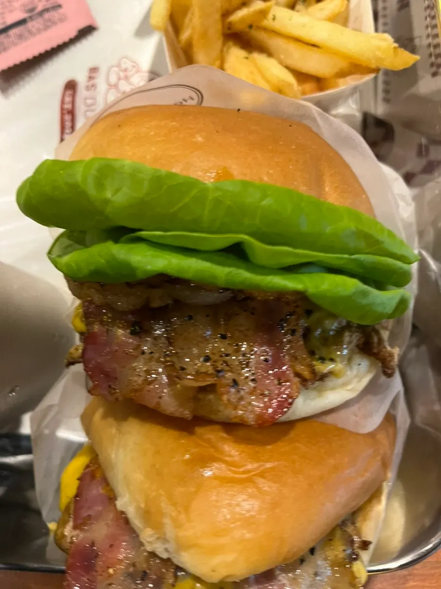 Hawaiian Burger with its vegetable fillings