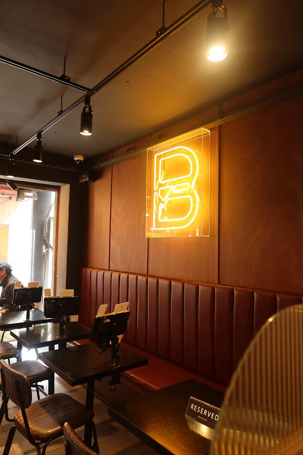 Outdoor table seating at Bas Burger Seongsu
