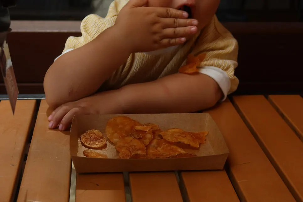 Thick-cut potato chips from Bas Burger