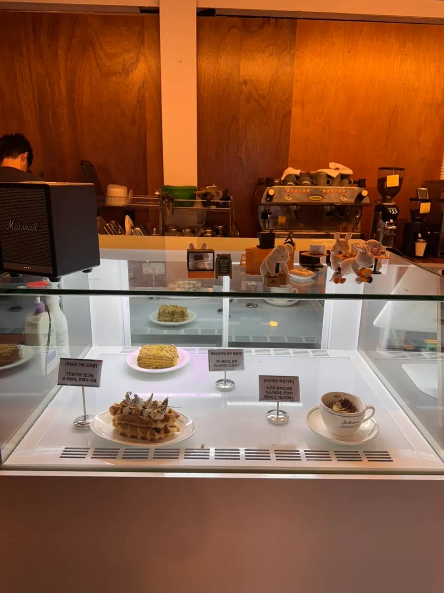 Dessert showcase at Biat Seongsu