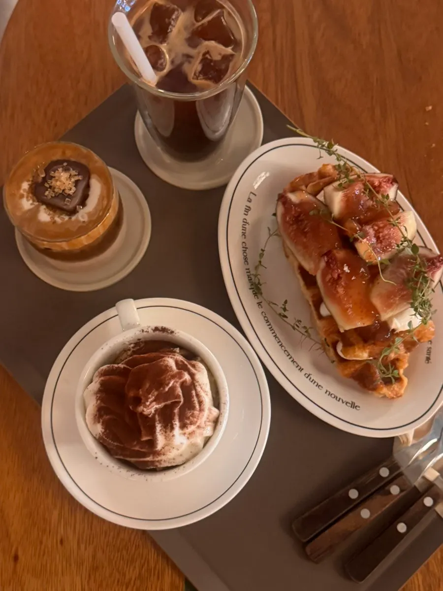 Nutmo Sphere ice served with desserts on the table