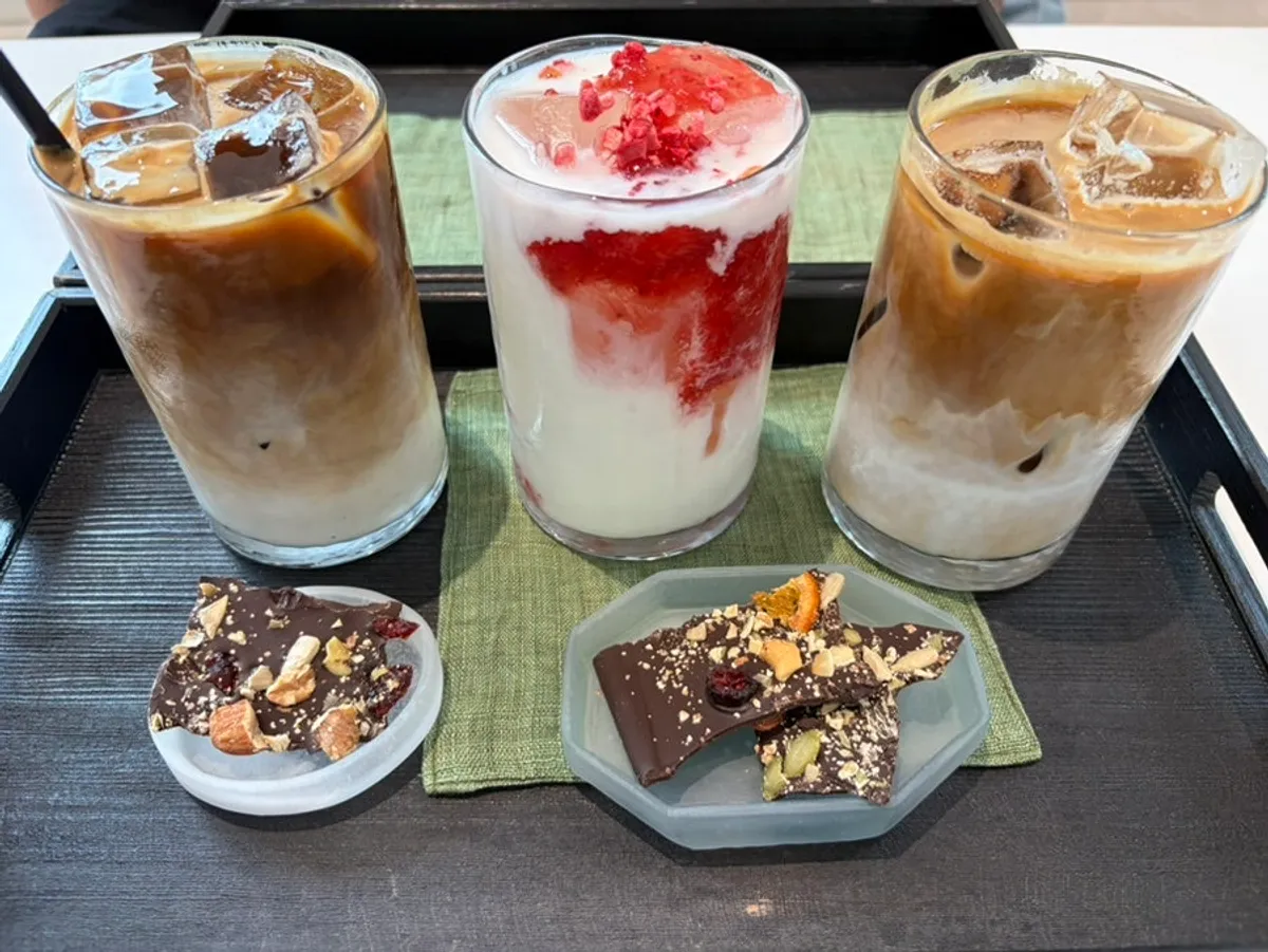 Three lattes and complimentary chocolate at Bibibidang Gyeongju