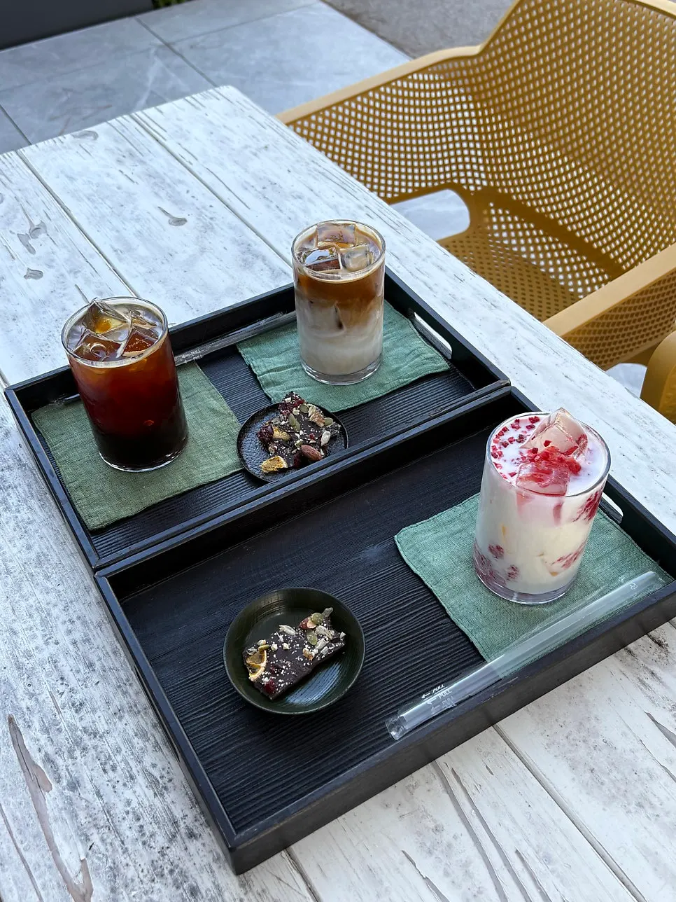 Drinks on the outdoor table with the Bomun District view