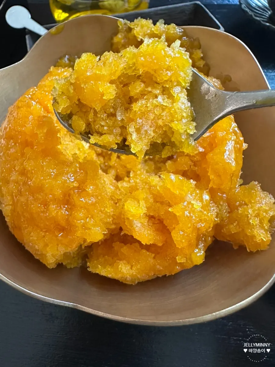 Cross-section of the eaten pumpkin bingsu