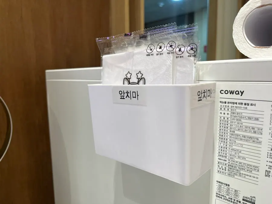 Self-serve bar with water dispenser and memil broth container