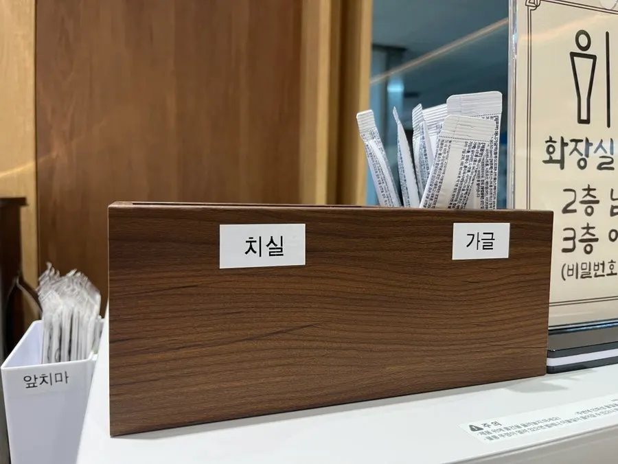 Overview of seating and table settings at Bibisam Gwacheon Main Branch