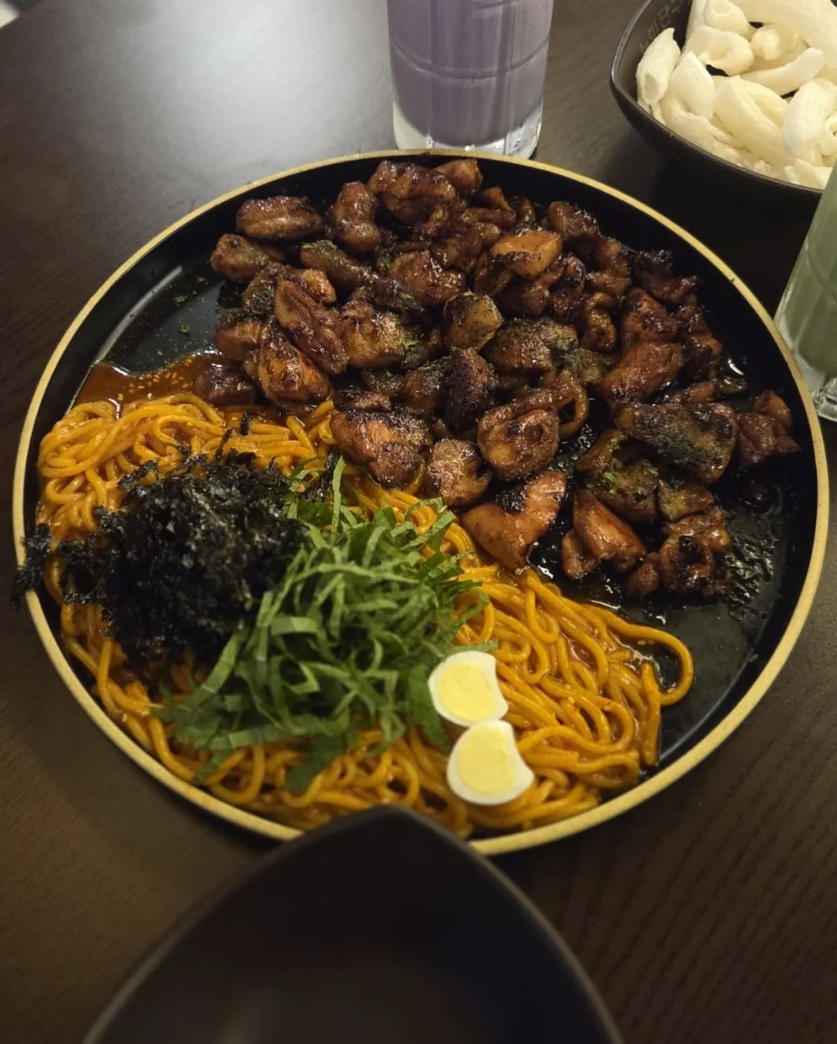 Không gian quán Bidangusul Seomyeon mang concept nhà hangok