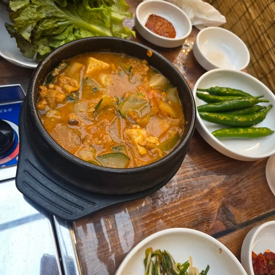 차돌청국된장찌개 한 냄비