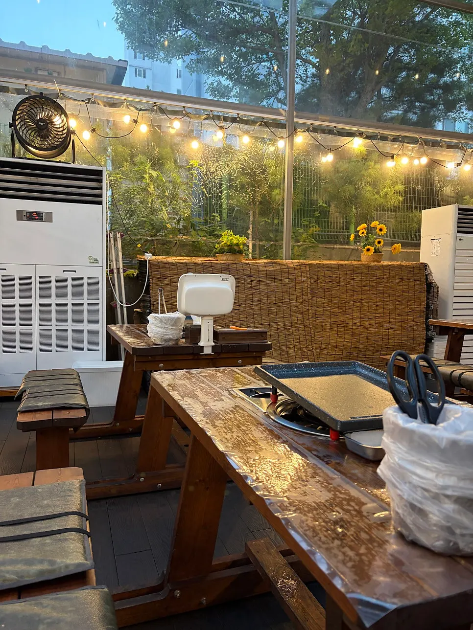 Casual interior atmosphere of Biniljip Suam Branch