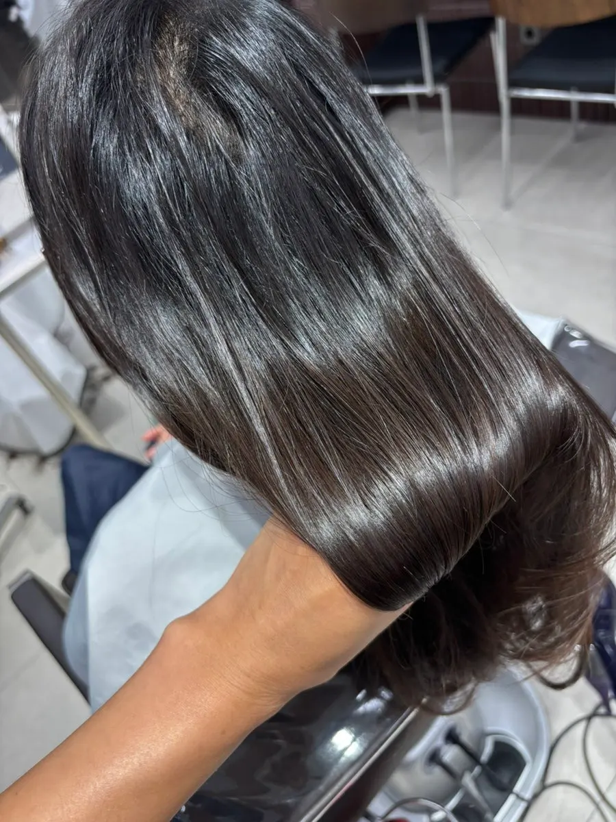 Hair showing an angel ring right after the clinic