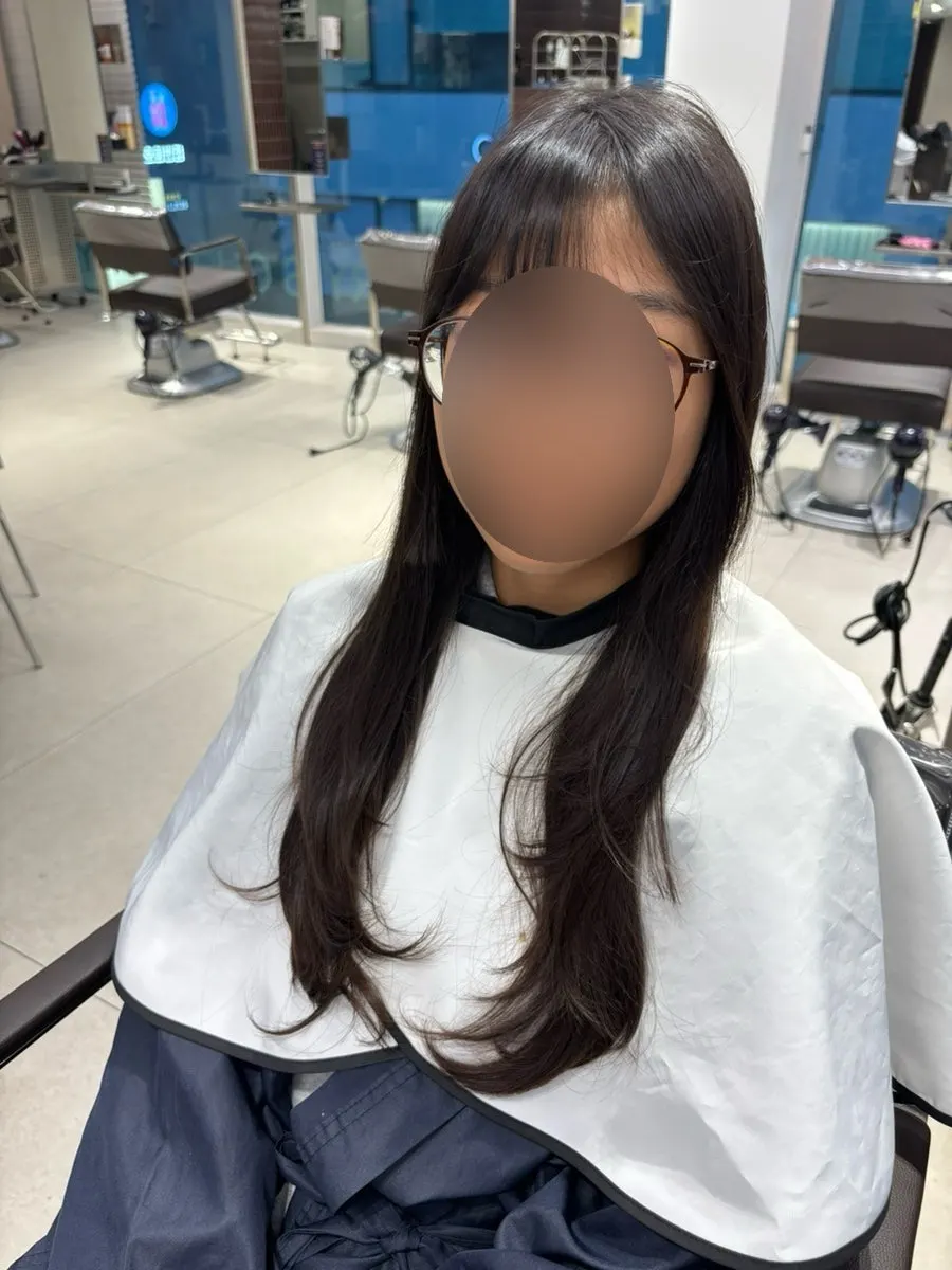 Hair falling tangle-free after the clinic