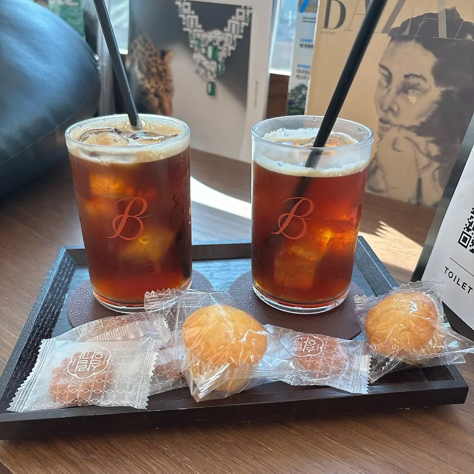 Coffee and snacks provided by the salon