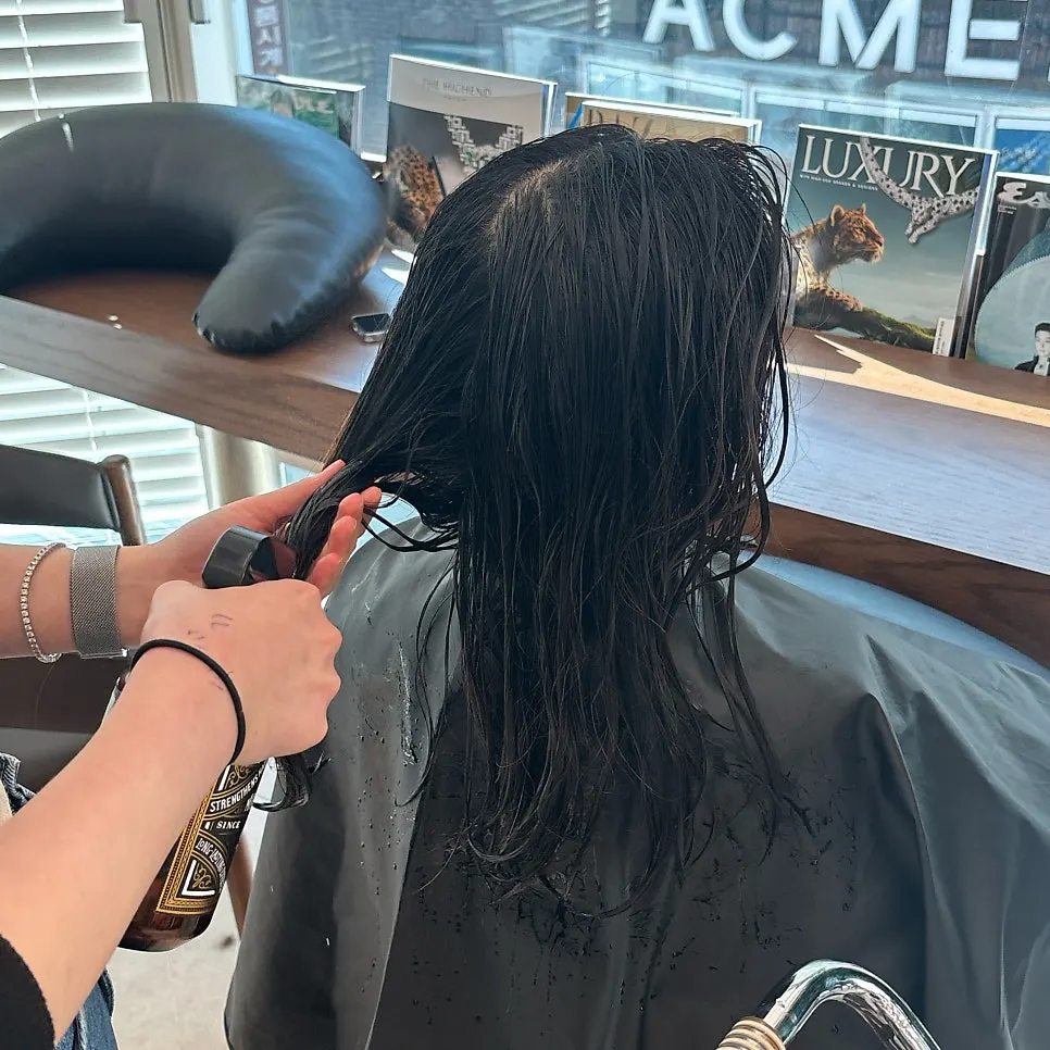 Applying high-molecular keratin after shampoo