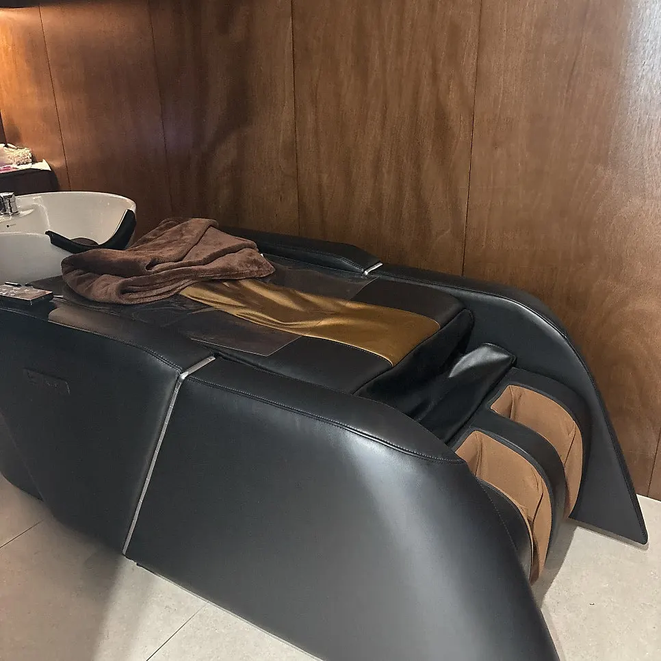 Cozy shampoo room with a massage bed