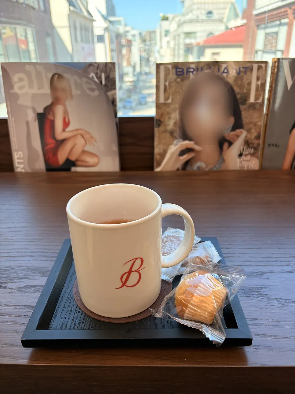 Warm tea served with snacks