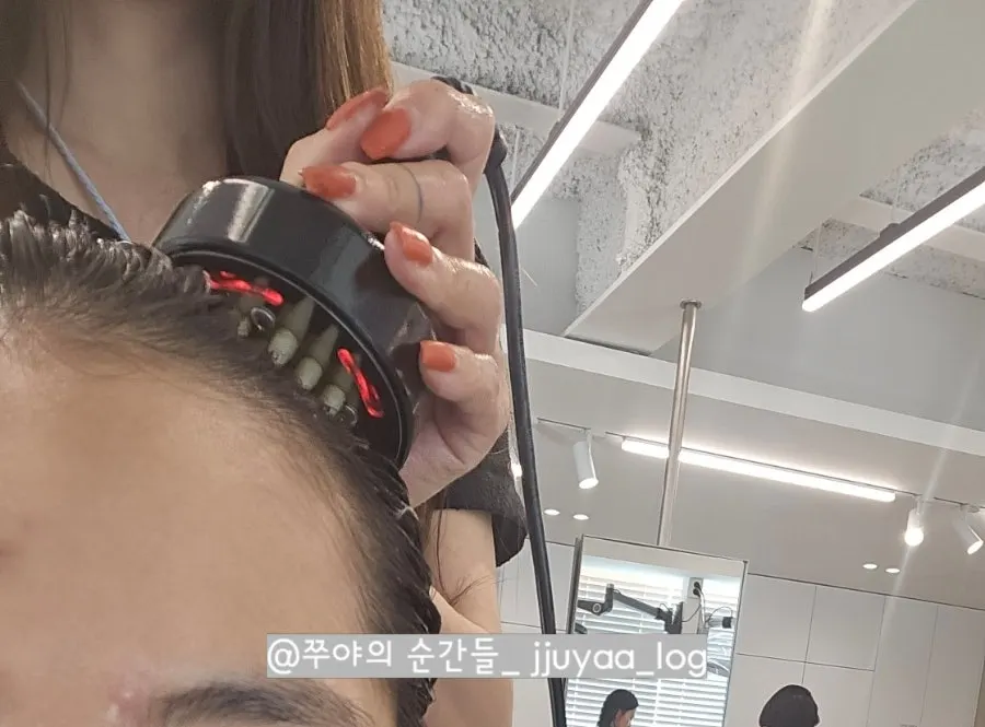 Private one-person shampoo room at Biorn Hair Apgujeong Rodeo