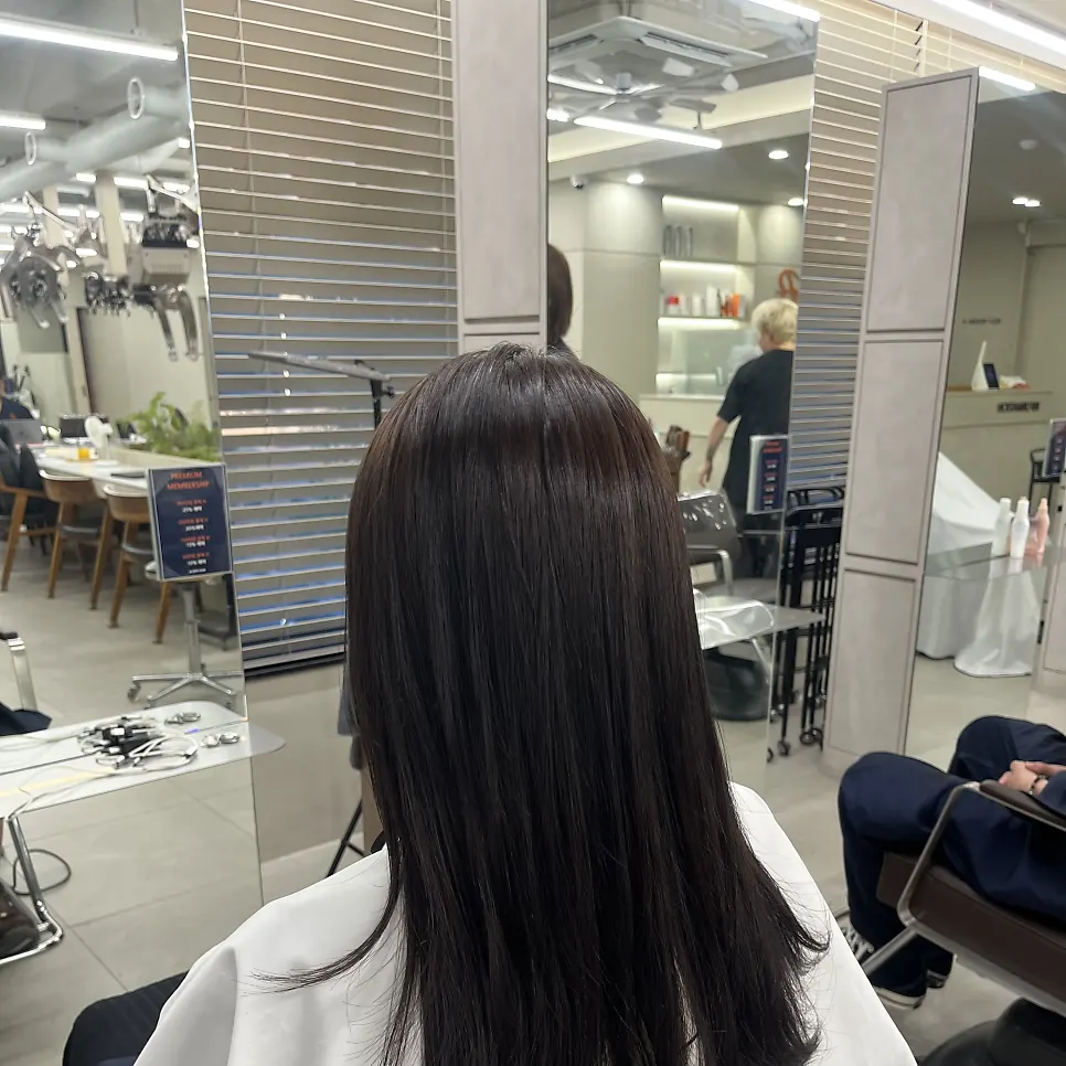 Evenly toned brown color after the all-over dye