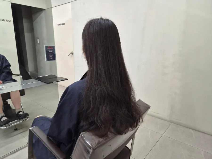 Consultation and prep for the hippie perm