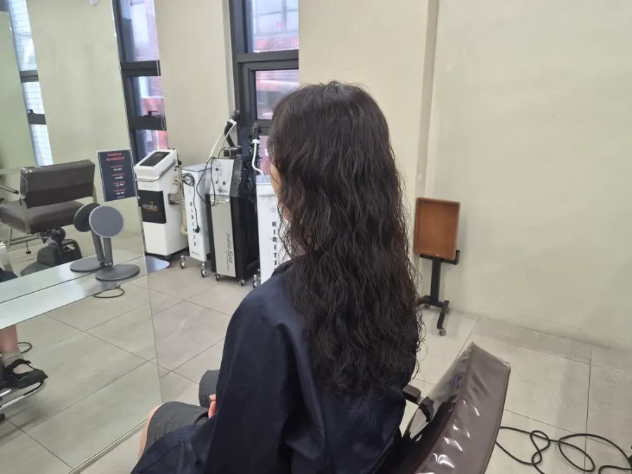 Clearly defined wave curls despite fine hair