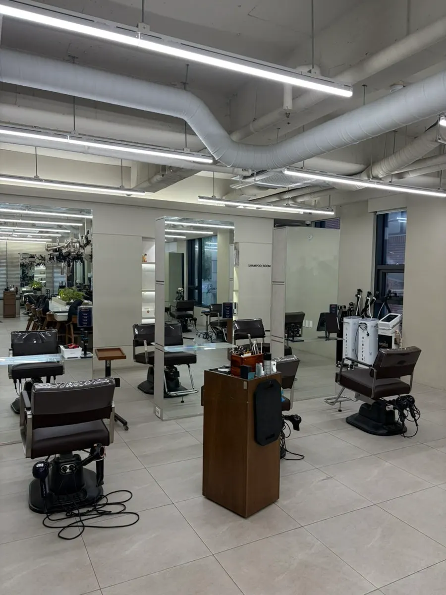 Spacious, comfortable treatment area at Beorn Hair Cheongdam