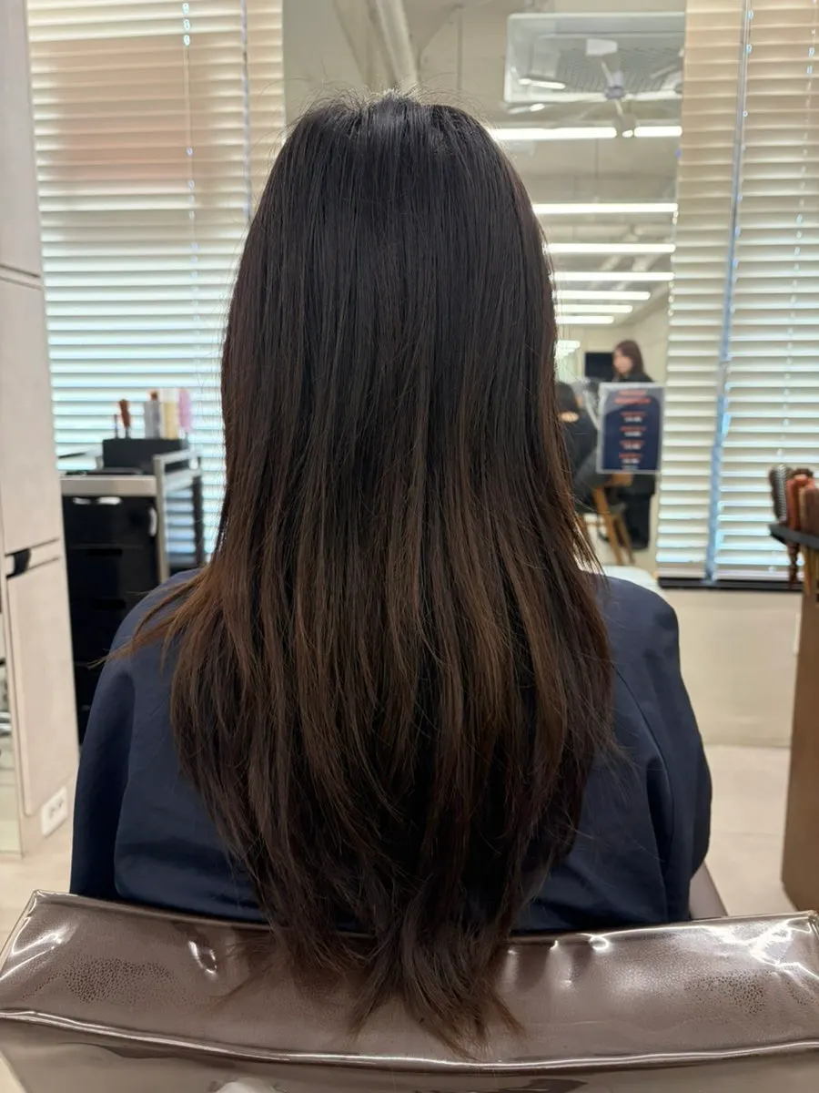 Hair frizzed from frequent dyeing and perming before treatment
