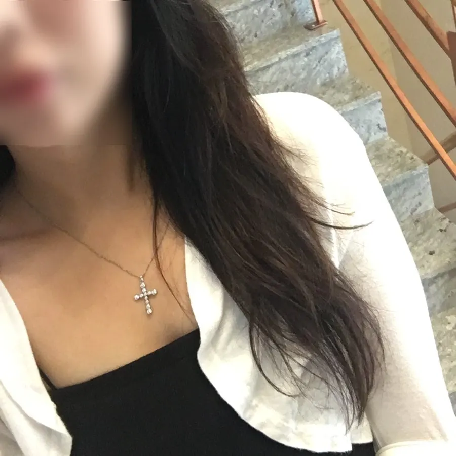 Frizzy hair condition before the clinic treatment