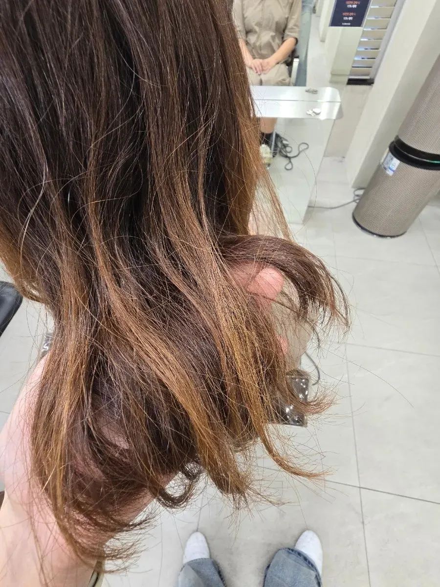 Checking hair diagnosed as dry