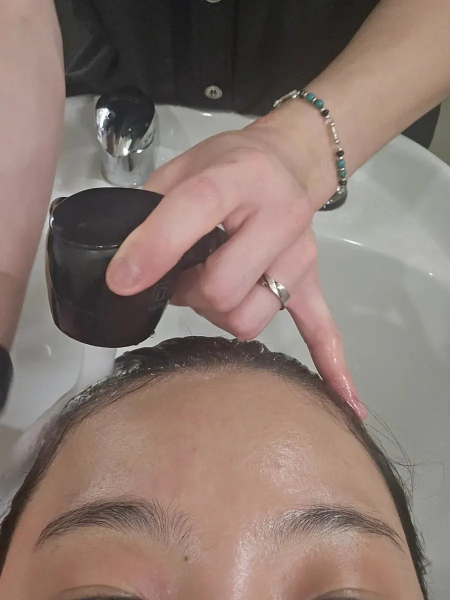 Detox shampoo step clearing away buildup