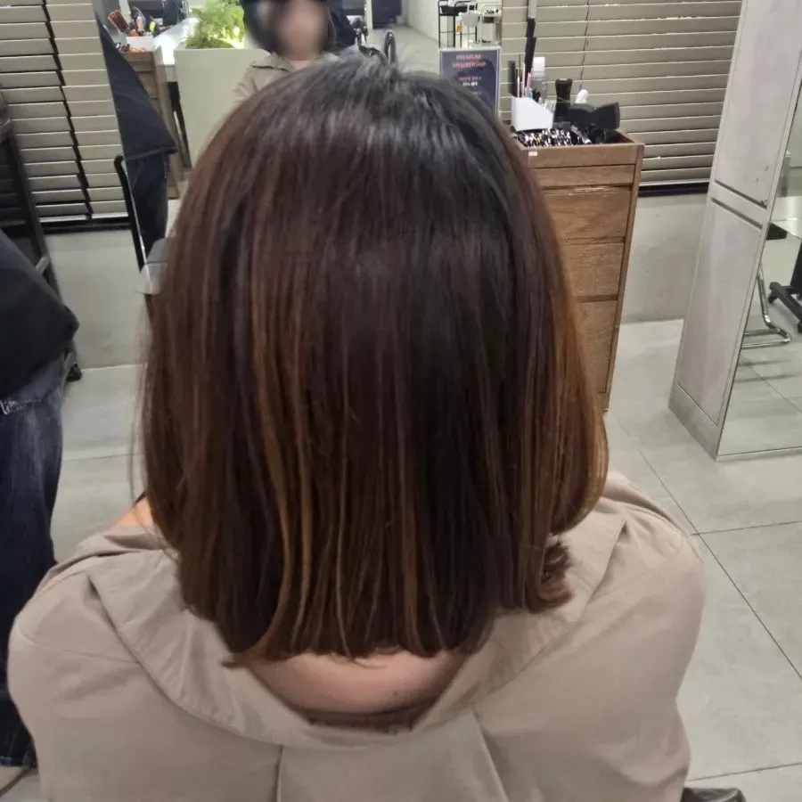 Calmly settled hair ends