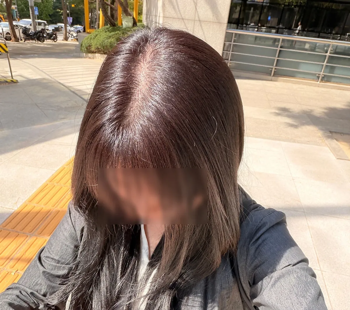 Consultation scene for the autumn mocha brown/mocha beige dye