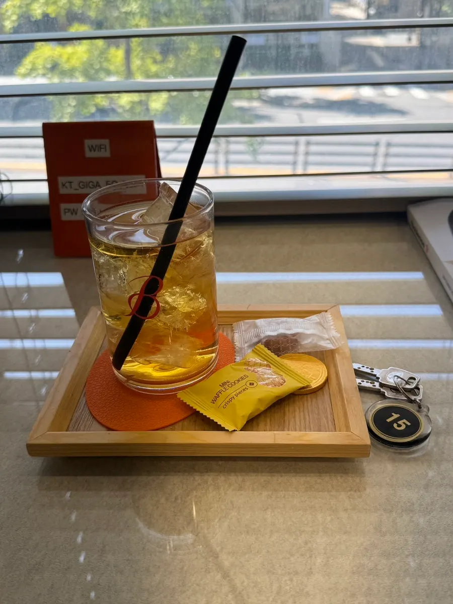 Drink and dessert served while waiting