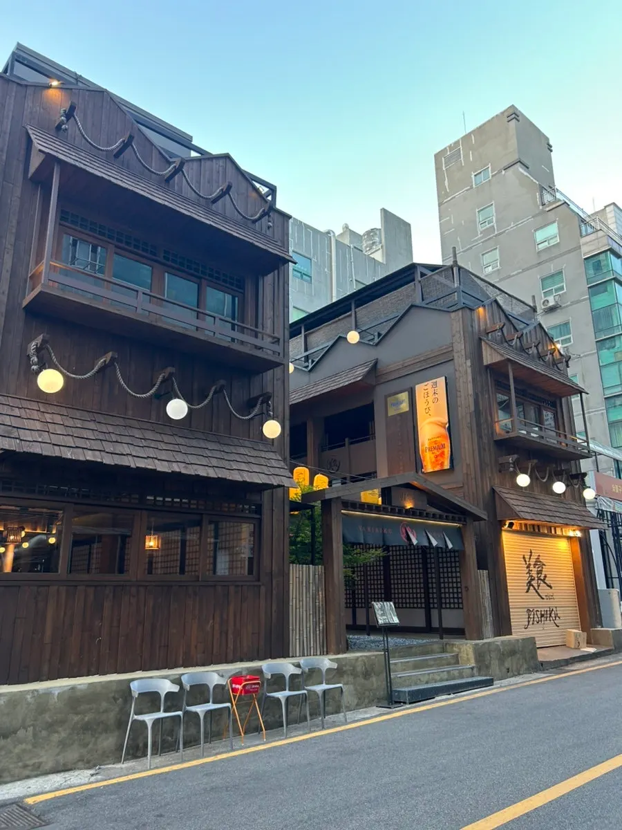 Exterior of Bisyoku Gwangan Branch building in Gwangalli