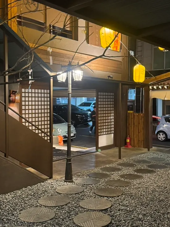 Entrance of Bisyoku Gwangan Branch with Japanese-style atmosphere