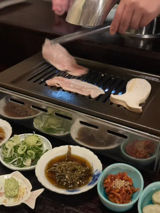 Thin pork belly grilled to golden brown