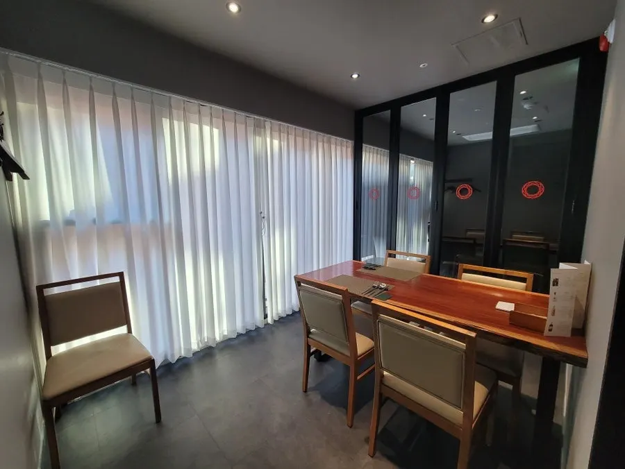The all-private-room dining space
