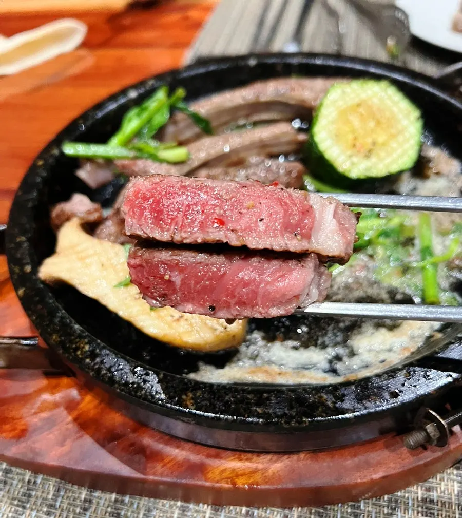 두툼한 양갈비 단면 클로즈업