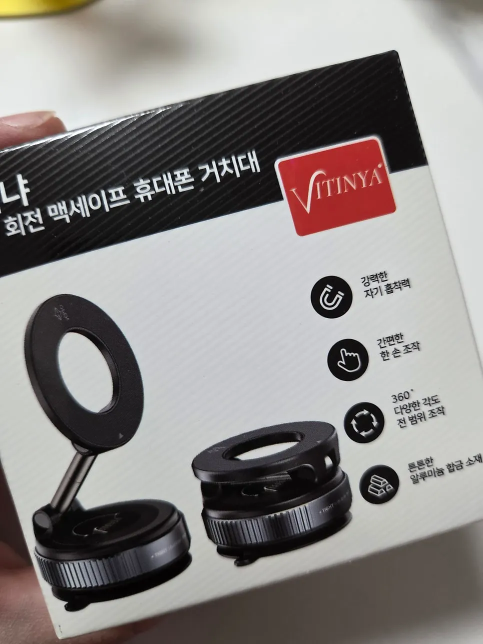 Vitinia MagSafe car phone mount product