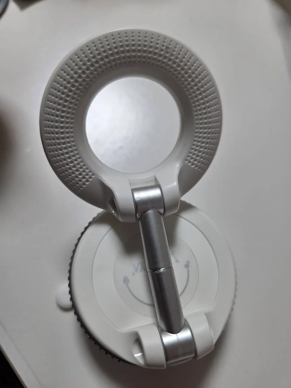 Adhesive mounting pad and mount in use