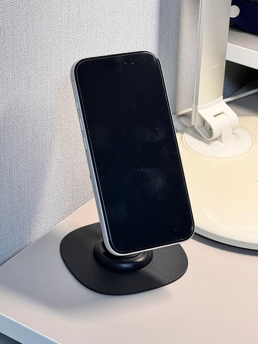 Vitinya stand folded for carrying