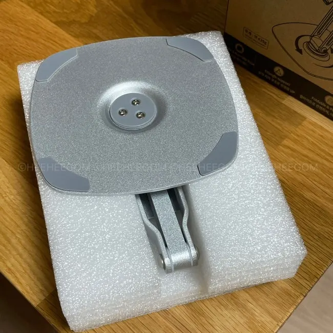 Foldable stand in use