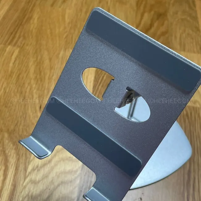 Stand with adjustable arm angle