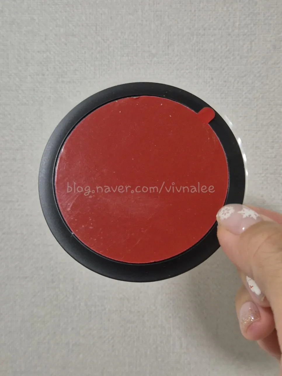Circular pad for dashboard attachment