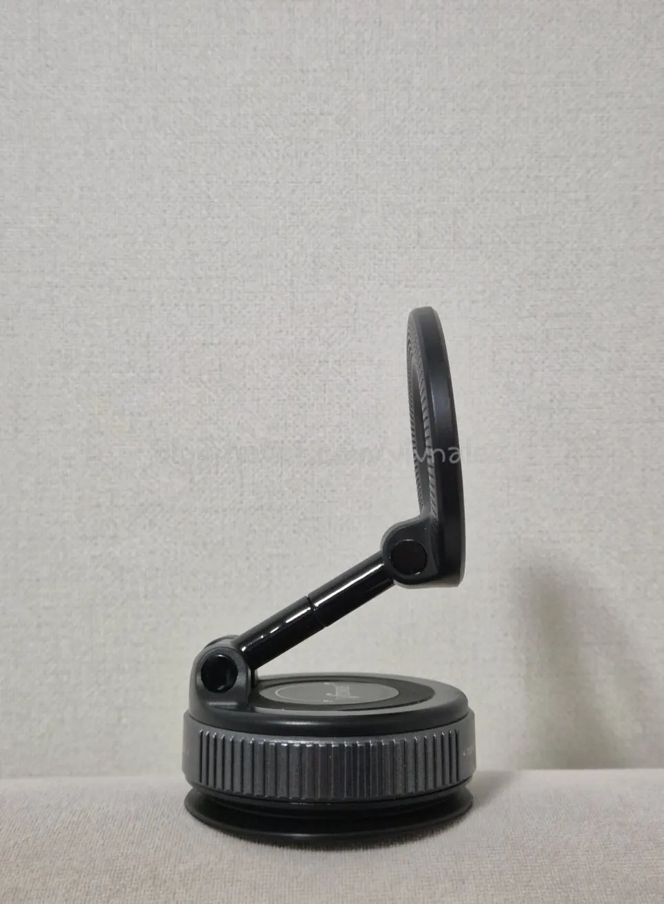 Using the adjustable-angle phone mount
